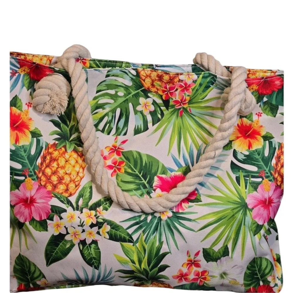 Tesalate Tropical Floral Tote Bag with Bold Botanical Print. New in Box